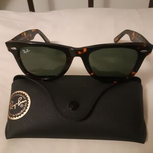 Ray-Ban Classic Tortoise Sunglasses with Black Case